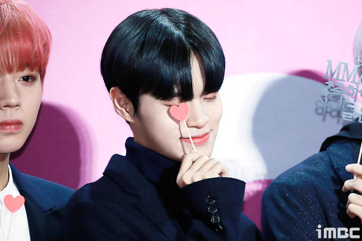 I opened the behind-the-scenes behind the i-hard to celebrate Lee Dae-hwis birthday!The above photos are Lee Dae-hwis appearance at the fan meeting, 2018 Melon Music Awards and Golden Disk earlier this year, which was held at a beauty brand last year.On the other hand, the group Wanna One last ended its official activities with the concert Therefore held at Gocheok Dome from 24th to 27th.iMBC Imitation  Photo iMBC