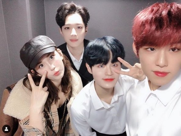 Jeon So-mi recently said to his SNS, I am very fond of Somi Tsinggus management, and I am very fond of him. IT HAS BEEN A WHILE Today I do well # Wanna One_ Thank you!And posted a picture.In the public photos, there are pictures of Jeon So-mi, Rai Kwan-rin, Lee Dae-hui and Park Woo-jin who visited Wanna One concert. Jeon So-mi and Lee Dae-hui are posing V-posing, and Rai Kwan-lin and Park Woo-jin are smiling at the camera.The friendship of four people from Mnet Produce 101 brings warmth.On the other hand, Jeon Sommy has recently signed an exclusive contract with Teddys The Black Ravel and is preparing for his solo debut.