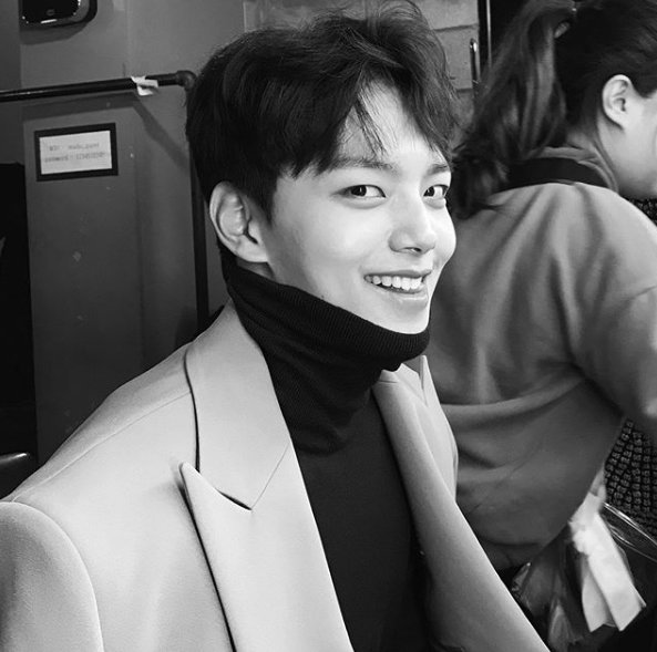 Yeo Jin-goo posted a picture on his SNS on the 29th with a tag # 8 # Expectation.In the public photos, there is a picture of Yeo Jin-goo wearing a plain clothes after taking off his molten metal for a long time.Yeo Jin-goos warm visuals, which smiles at the camera, catch the eye.The netizens who responded to the photos responded such as My background screen, It is too handsome, When will I wait until next week and It is the best acting.On the other hand, Yeo Jin-goo is digesting two of the two men in the TVN drama The Man Who Became King.
