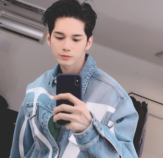 Ong Seong-wu from the group Wanna One reported on the latest situation.Ong Seong-wu posted two photos of himself on his instagram on the morning of the 30th, along with an article entitled Elle March.In the public photo, Ong Seong-wu wears a blue jacket for shooting a picture, and while showing off his cute charm, he added chic charm with his expressionless expression.With the sculpture-like appearance, fans expressed their affection by leaving comments such as I am looking forward to the picture, Face genius Ong Seong-wu and I am sad.On the other hand, Ong Seong-wu finished his Wanna One activity, which was a group of members, through his last concert.Ong Seong-wu, who confirmed the appearance of JTBC New Moonhwa Drama 18 Moments, will continue to play as an actor.