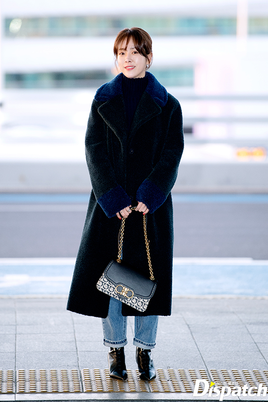 Actor Han Ji-min left for New York City in the United States through Incheon International Airport on the afternoon of the 31st to attend the New York City Asian Film Festival.Han Ji-min made an elegant airport fashion by matching his jeans with a long coat on the day, with a pure beauty.Im in winter.I feel this, I feel angry.Pluck it, no defects.