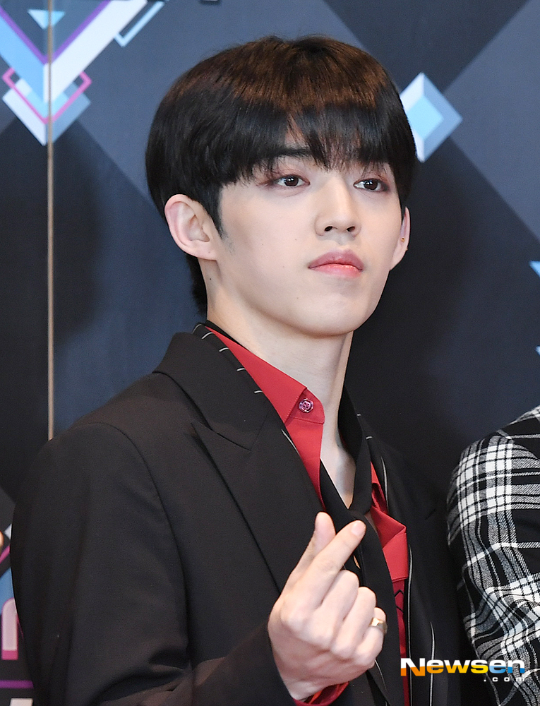 Singer Seventeen Scoops has a photo time before attending Mnet M Countdown held at CJ ENM Center in Sangam-dong, Mapo-gu, Seoul on the afternoon of January 31.useful stock