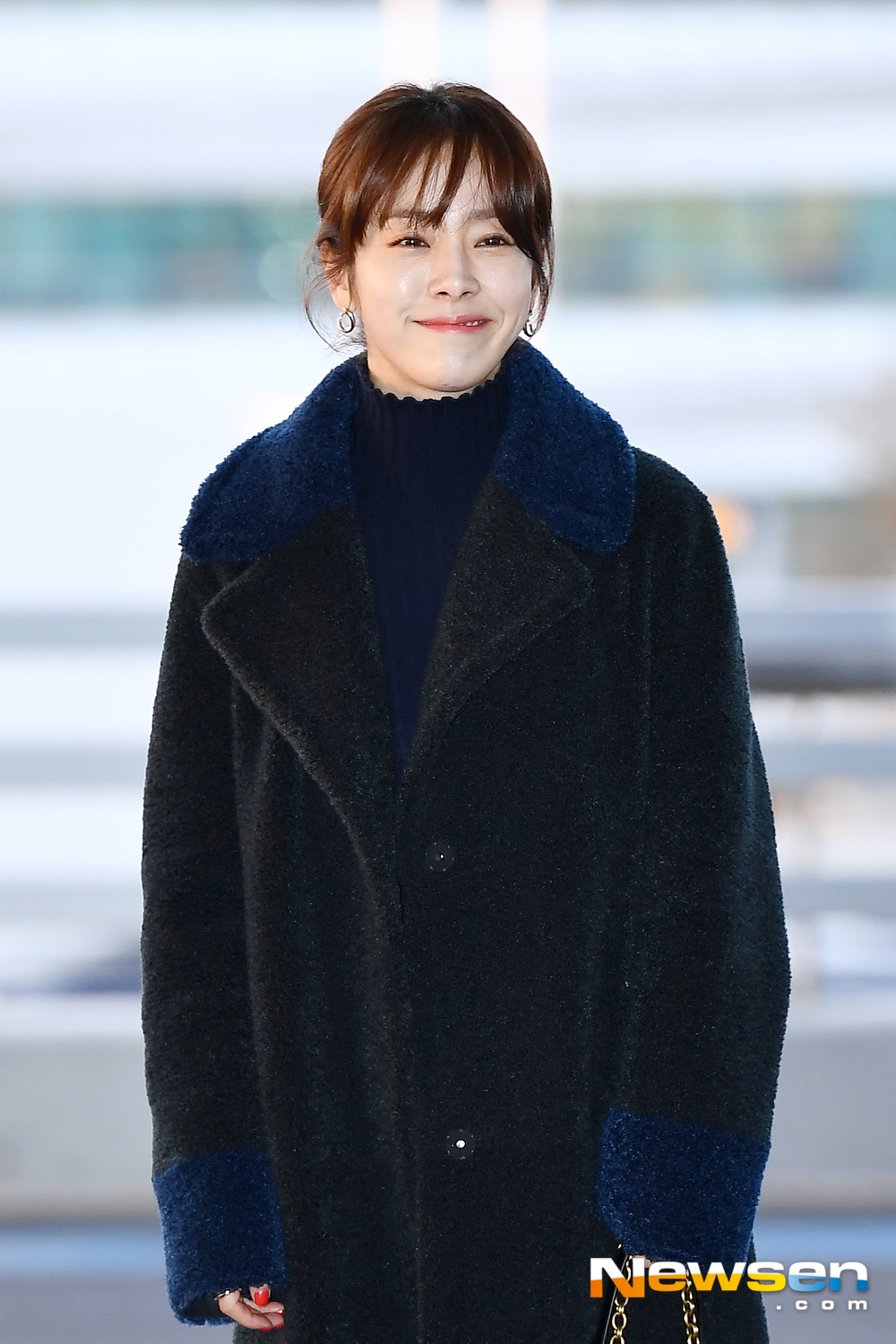 Actor Han Ji-min left for United States of America New York City on the afternoon of January 31 at the New York City Asian Film Festival (NYAFF) through the Incheon International Airport in Unseo-dong, Jung-gu, Incheon.Actor Han Ji-min is leaving for United States of America New York City with an airport fashion.exponential earthquake