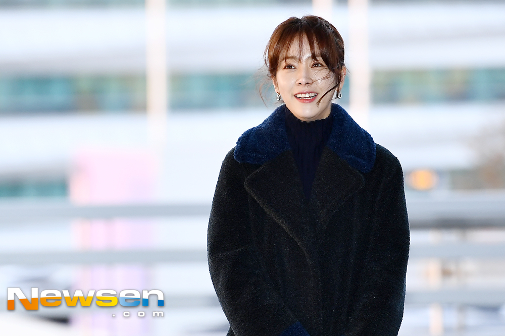 Actor Han Ji-min left for United States of America New York City on the afternoon of January 31 at the New York City Asian Film Festival (NYAFF) through the Incheon International Airport in Unseo-dong, Jung-gu, Incheon.Actor Han Ji-min is leaving for United States of America New York City with an airport fashion.exponential earthquake