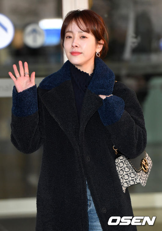 Actor Han Ji-min left Incheon International Airport on the afternoon of the 31st to attend the New York City Asian Film Festival in New York City, USA.Han Ji-min poses as he heads to the departure hall.