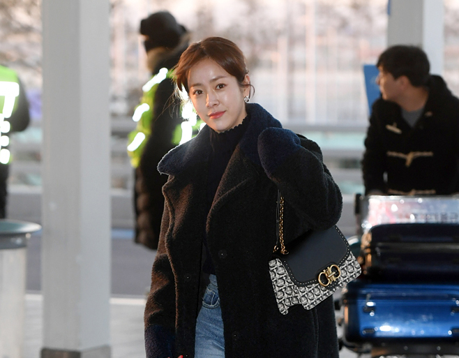 Actor Han Ji-min left for New York City through Incheon International Airport on the afternoon of the 31st to attend the New York City Asian Film Festival.Han Ji-min Departs from New York City