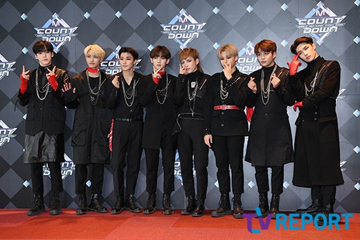 Group Eighties is posing for Mnet M Countdown rehearsal held at CJE & M Center in Sangam-dong, Mapo-gu, Seoul on the afternoon of the 31st.The 604th M Countdown will feature neon punch, Nature, Hot Shot Roh Tae-hyun, Mustbee, Berry Berry, Seventeen, Astro, ATiz, Enflying, girlfriend, space girl, One Earth, Impact, Cherry Blett, Knack, Faberit and others.