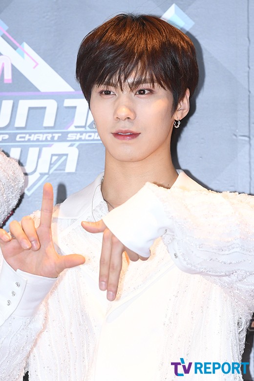 Raki of the group Astro is posing at the Mnet M Countdown rehearsal held at CJE & M Center in Sangam-dong, Mapo-gu, Seoul on the afternoon of the 31st.The 604th M Countdown will feature neon punch, Nature, Hot Shot Roh Tae-hyun, Mustbee, Berry Berry, Seventeen, Astro, ATiz, Enflying, girlfriend, space girl, One Earth, Impact, Cherry Blett, Knack, Faberit and others.