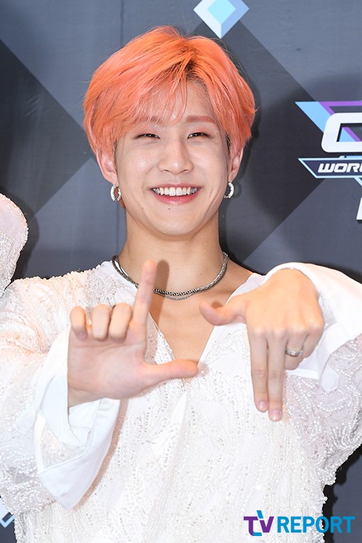 Jinjin of the group Astro is posing at the Mnet M Countdown rehearsal held at CJE & M Center in Sangam-dong, Mapo-gu, Seoul on the afternoon of the 31st.The 604th M Countdown will feature neon punch, Nature, Hot Shot Roh Tae-hyun, Mustbee, Berry Berry, Seventeen, Astro, ATiz, Enflying, girlfriend, space girl, One Earth, Impact, Cherry Blett, Knack, Faberit and others.