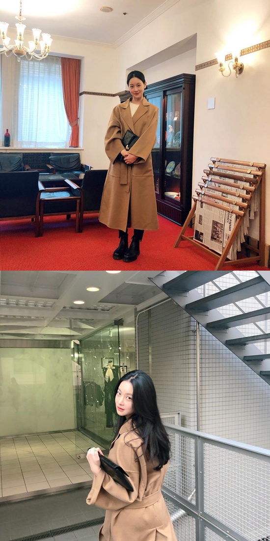 Actor Oh Yeon-seo showed off his colorful charm.On the 31st, Oh Yeon-seo released several photos through his instagram.Oh Yeon-seo in the public photo shows a calm style and creates a unique lovely atmosphere.In the ensuing photo, Fascination eyes are staring at the camera and revealing elegance.Oh Yeon-seo is reviewing his next film after the movie Cheese in the Trap.Photo = Oh Yeon-seo Instagram