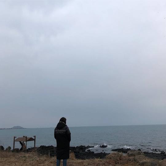 Singer IU has released a photo of a holiday in Jeju Island.IU posted several photos on February 1 with an article Lets rest well on Instagram.The photo showed IU showing off her fairy beauty in the background of Jeju Island, and she said she came to Jeju once again through the Instagram story.IU appeared on JTBC Your Song on January 31 and showed a beautiful live stage and collected topics.hwang hye-jin