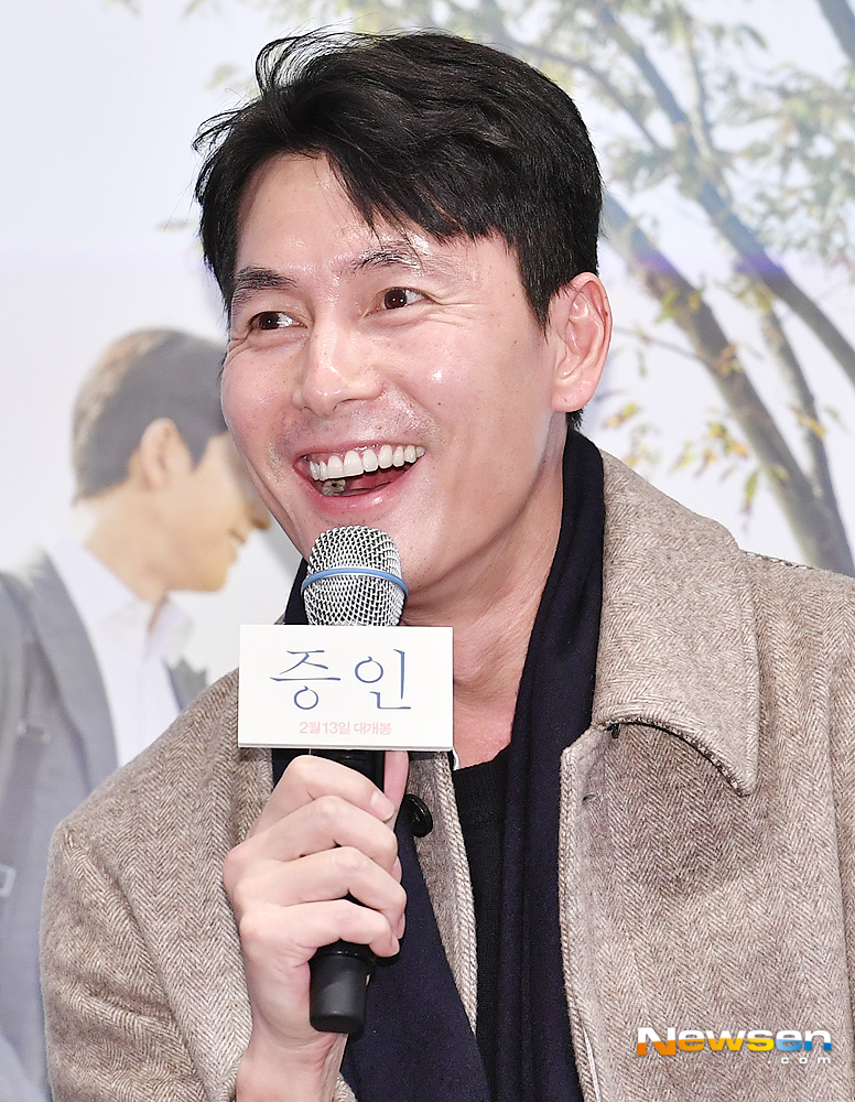 Actor Jung Woo-sung is laughing at the audience at the movie Innocent Witness Mega Talk held at Megabox COEX in Gangnam-gu, Seoul on the afternoon of February 1.useful stock