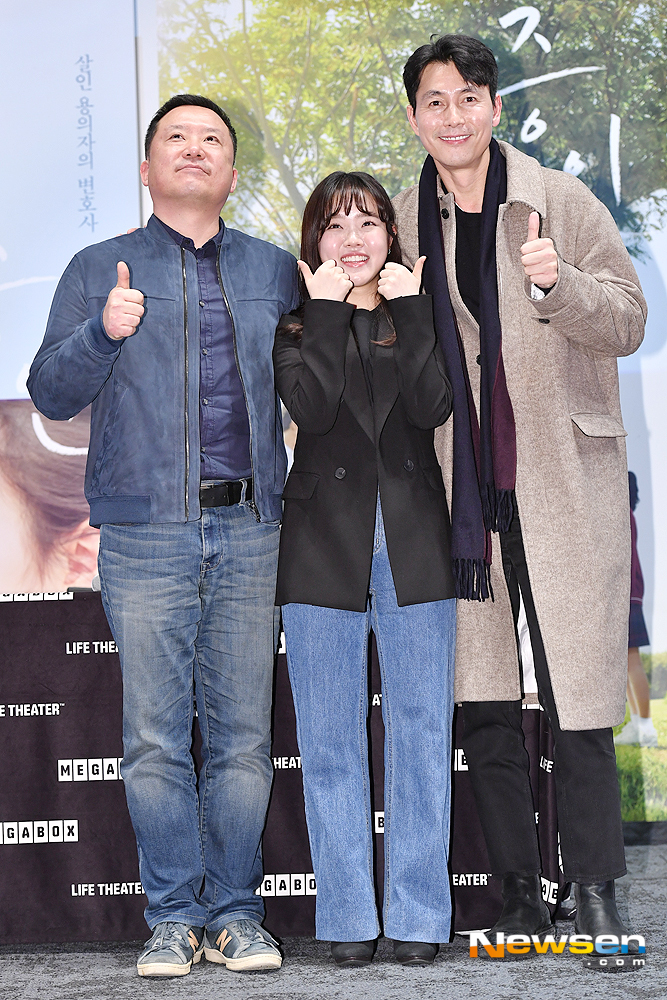 Director Lee Han, Kim Hyang Gi and Jung Woo-sung pose at the Megabox Mega Talk, a movie Innocent Witness, held at Megabox COEX, Gangnam-gu, Seoul, on the afternoon of February 1.useful stock