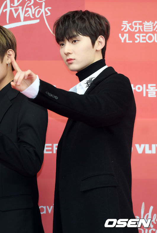 NUEST is expected to be in its brilliant peak with the return of Wanna One Hwang Min Hyun.NUESTs agency, Pledice Entertainment, said on the 1st that NUEST members JR (real name: Kim Jong-hyun), Aron, Baekho (real name: gang dong-ho), Min Hyun (real name: Hwang Min-hyun), and Ren (real name: Choi Min-ki) all signed a contract with Pledice Entertainment.NUEST has grown up with Pleasure Entertainment for more than seven years since its debut in 2012, and has been working hard with its unchanging trust and sticky affection.We have completed the renewal of the power with the five members of NUEST who have been based on our unchanging trust and trust for a long time, and we will do our best to be a strong supporter and support for the group activities and individual activities in the future, said Pledis.NUEST also expressed its willingness to make a concert with Pledice Entertainment to show more growth and development as a group NUEST through the official fan cafe, and all the members have gathered together to keep their precious promises with their fans.As a result, NUEST will be able to stand on stage for a long time with four people.Above all, Hwang has been active in Wanna One, and JR, Baekho, and Aaron have been loved by NUESTW, so NUEST is expected to cause a hot reaction.Thanks to this, Hwang met with fans on January 31st alone on Naver V Live, his first line since returning to NUEST.I had a shoot today, and I have a lot to prepare for, but I think it would be nice if you could wait a little bit, said Hwang, who said, NUEST Min Hyon.Hwang said, Everyone will like it. I have things to prepare for, so please wait a little.NUEST, which is expected more in the future.With the re-sign and return of Min Hyon, fans are also delighted, and expectations are high about what music they will return to and how good synergy they will show.