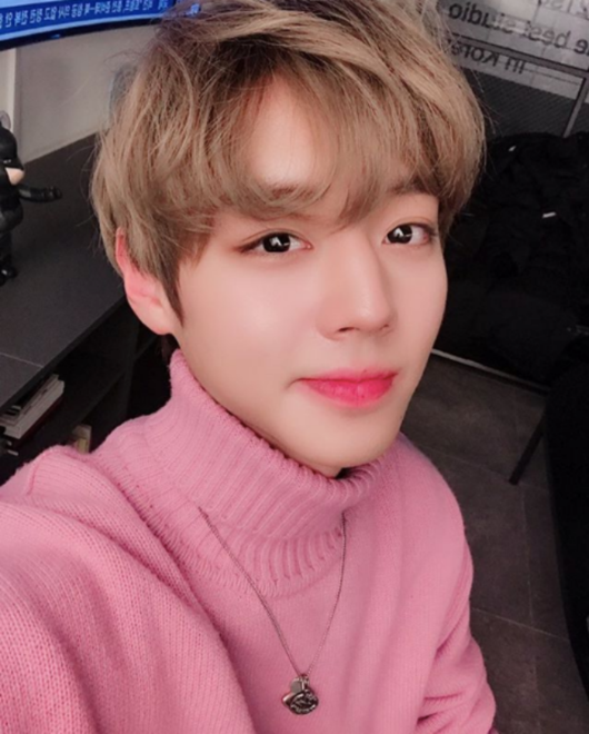 <p> Group Wanna One You Park Jihoon this gorgeous smile in.</p><p>Park Jihoon is 1 Days afternoon their SNS “soon.”along with posting photos and fans.</p><p>Revealed photos from Park Jihoon is gorgeous with a smile to the fans greet. Park Jihoon is goes well with a pink knit wearing a lovely atmosphere and a Snowy Road on a string.</p><p>Park Jihoon is the last month to 27 proceed with the Concert and end with Wanna One activity to finish. After a solo row to start with, whos solo song in as to participate to the 9 exclusive Concert held ahead of. [Photo]Park Jihoon SNS</p><p>Park Jihoon SNS</p>