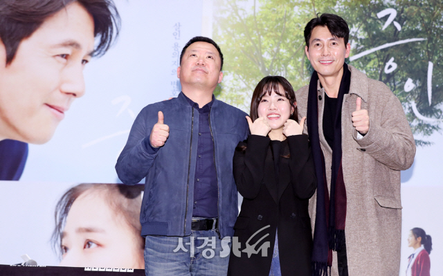 Jung Woo-sung - Kim Hyang Gi - this Director, I like to witness The best (witness the mega torque) <p>‘Witness’is a viable murder suspects innocence must be demonstrated that the lawyers ‘order number’(Jung Woo-sung)is incident to the scene of the only witness who autistic girl in ‘clear’(Kim Hyang Gi), but in a story that unfolds to the Green Film. Comes with 2 13, youre.</p>