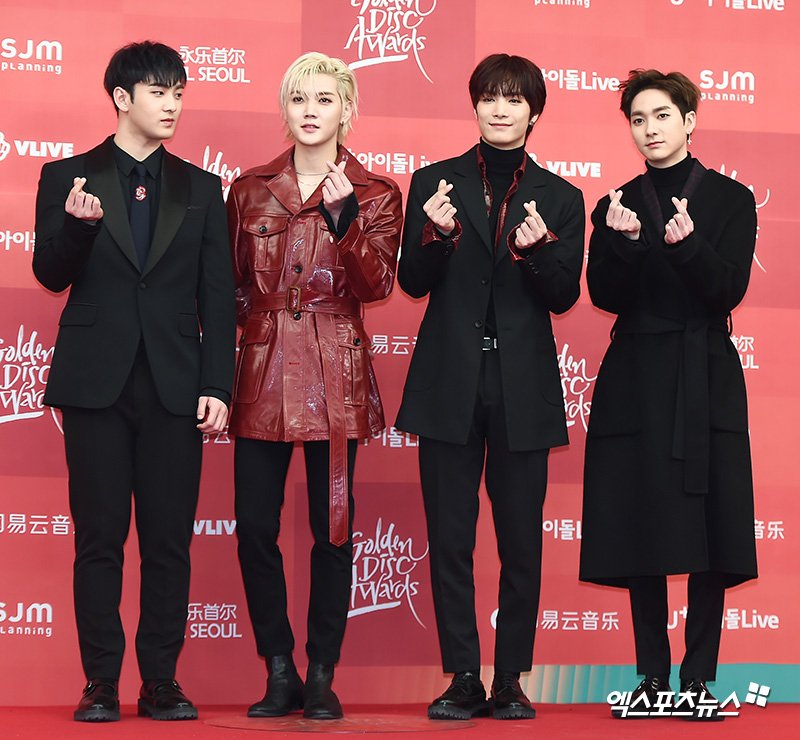 NUEST has been resilient to growth by achieving the achievement of Hwang Min-hyuns return and the success of the contract renewal.Pledice Entertainment announced its official position on the 1st, I would like to inform you that all of the members of NUEST JR (real name: Kim Jonghyeon), Aron, Baekho (real name: Kang Dong-ho), Min-hyun (real name: Hwang Min-hyun) and Ren (real name: Choi Min-ki) have signed a contract with Pledice Entertainment.NUEST and Pledice Entertainment, which have been based on our unchanging trust and trust for a long time, have recently renewed their contract with the five members of NUEST and will do their best to be a strong supporter and support for their group activities and individual activities.NUEST, which debuted in 2012, made all members succeed in re-signing and expect more future moves.This contract is more meaningful because it is a contract that goes beyond Mas 7 years that idol groups suffer from dismantling.NUEST announced through the official cafe that all the members gathered together to show together with Pledice Entertainment to show more growth and development as a group NUEST, and I will do my best to keep my precious promise with my fans.Although the contract has been renewed, NUESTs last seven years have not been smooth.NUEST, which debuted ambitiously in 2012, released a variety of new songs, but gradually became vacant and distant to fans.However, members Baekho, JR, Hwang Min-hyun and Ren participated in ProDeuce 101 Season 2 and the reversal occurred.The four members came to the program with great urgency, and eventually Hwang Min-hyun was included in the final 11 yuan and made his debut as a Wanna One.Other members also received fans attention again through ProDeuce 101 Season 2 and continued to be popular as a project group called NUESTW while Hwang Min-hyun was working as a Warner One.As Wanna Ones dismantling is approaching, many fans predicted the future of Wanna One members, and most fans predicted Hwang Min-hyuns return to NUEST.NUEST fans expressed expectations for the five-person complete activity that they did not see during Wanna Ones activities.After the end of December 31 last year, Wanna Ones contract officially ended and the concert was finally over on January 27, Hwang Min-hyun returned to NUEST and soon after announced the renewal of the power supply, making fans happy.On January 31, Hwang Min-hyun introduced himself as NUEST Hwang Min-hyun by conducting surprise V-live broadcast.I think it would be nice if you wait for me to prepare a lot of things, he said.Attention is focusing on what NUEST will look like, which has caught two rabbits, Hwang Min-hyuns return and a contract renewal.Photo = DB