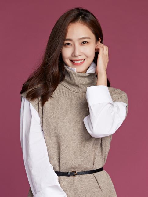 Hong Soo-hyun, whose exclusive contract with ContentWi has expired recently, has joined hands with Awesome Eternity, CEO of Yang Geun-hwan, who has been in a relationship for 12 years since he signed an exclusive contract with Keith (BOF at the time).Yang said, We will provide the best environment to concentrate on our work activities and strive to grow together.Hong Soo-hyun said, I will try to be an actor who can move many peoples minds through good characters in the future.Awesome E & T belongs to Hallyu star Park Seo-joon, new Bae Hyun Sung, Cho Soo Min, Moon Ji Hoo and Son Sang Yeon.Hong Soo-hyun is currently appearing on TVN entertainment Seoul Mate 2 and is reviewing his next work.