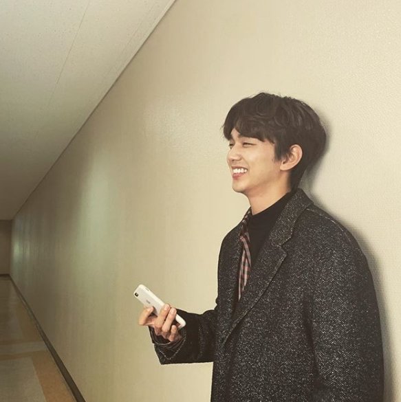Yoo Seung-ho posted a picture on his SNS on the 1st with an article entitled Thank you for the photo of Dong-yeon.Yoo Seung-ho, who is in the public photo, is leaning against the wall and smiling brightly at something, with a clear eye and clear eyes.Especially, the photo explanation that Kwak Dong-yeon took a picture shows the warm friendship of the two people.The netizens who responded to the photos responded such as My brother is cute, Is it a fine dust filter, Visual living alone in the world and I am watching the drama well.On the other hand, Yoo Seung-ho is appearing in the SBS drama Revenge Returns as the main character Kang Bok-soo.