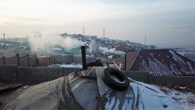 몽골 수도 울란바토르 외곽에는 '게르촌'이 우후죽순 생겨나고 있다.