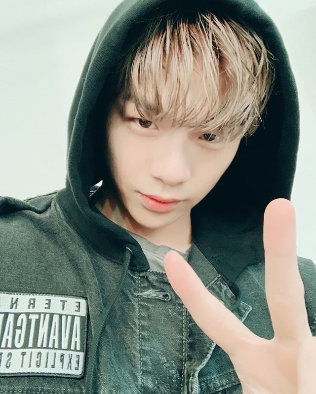 Kang Daniel posted a picture on his 2nd day with his instagram Flu Careful.Inside the picture is a picture of Kang Daniel wearing a hood and drawing a V.The netizens who watched this responded such as It is so cute, Daniel is Flu Careful and I expect solo activity:Meanwhile, Kang Daniel is scheduled to release a solo album in April.