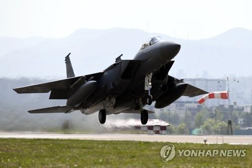 이륙하는 F-15K [연합뉴스 자료사진]