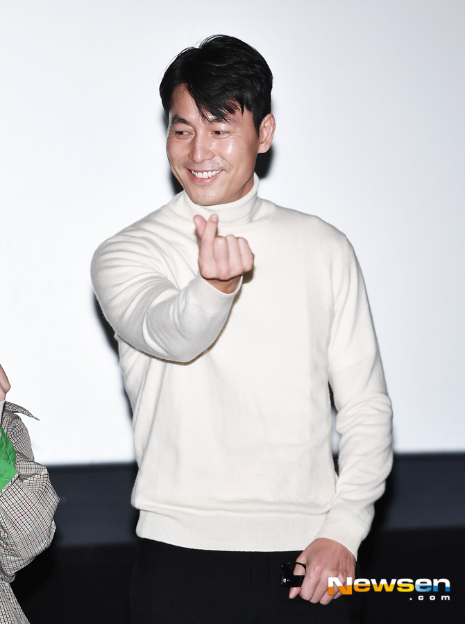 <p>The movie ‘witness’ stage is 2 November 3 Seoul Lotte Cinema Gimpo Airport store in proceeded.</p><p>This day, actor Jung Woo-sung, Kim Hyang Gi, the new types,the Director attended.</p><p>The movie witness(Director)is a potent murder suspects innocence must be demonstrated that the lawyers ‘order number’(Jung Woo-sung) Incident to the scene of the only witness who autistic girl in ‘clear’(Kim Hyang Gi), but in a story that unfolds to the Green Film. 2 13 account of the salary schedule.</p>