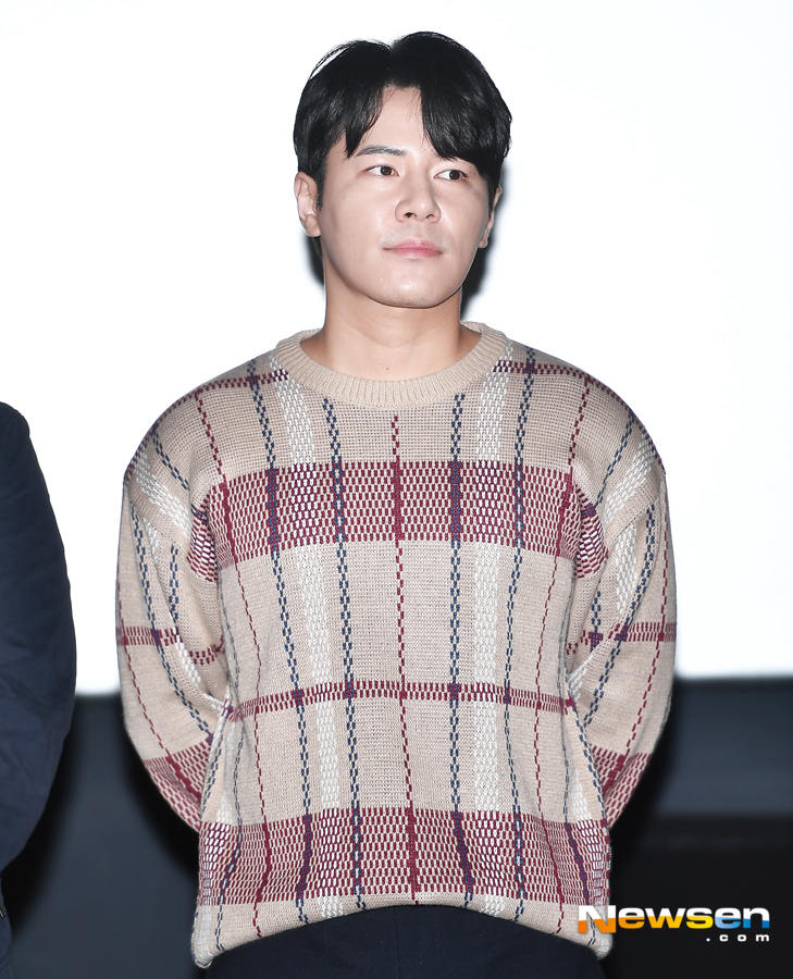 <p>The movie ‘witness’ stage is 2 November 3 Seoul Lotte Cinema Gimpo Airport store in proceeded.</p><p>This day, actor Jung Woo-sung, Kim Hyang Gi, the new types,the Director attended.</p><p>The movie witness(Director)is a potent murder suspects innocence must be demonstrated that the lawyers ‘order number’(Jung Woo-sung) Incident to the scene of the only witness who autistic girl in ‘clear’(Kim Hyang Gi), but in a story that unfolds to the Green Film. 2 13 account of the salary schedule.</p>