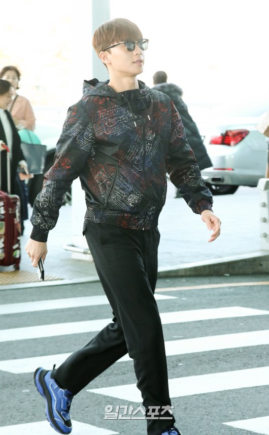 <p>Park Seo-joon, this departure into the pose.</p><p>02. 07</p>