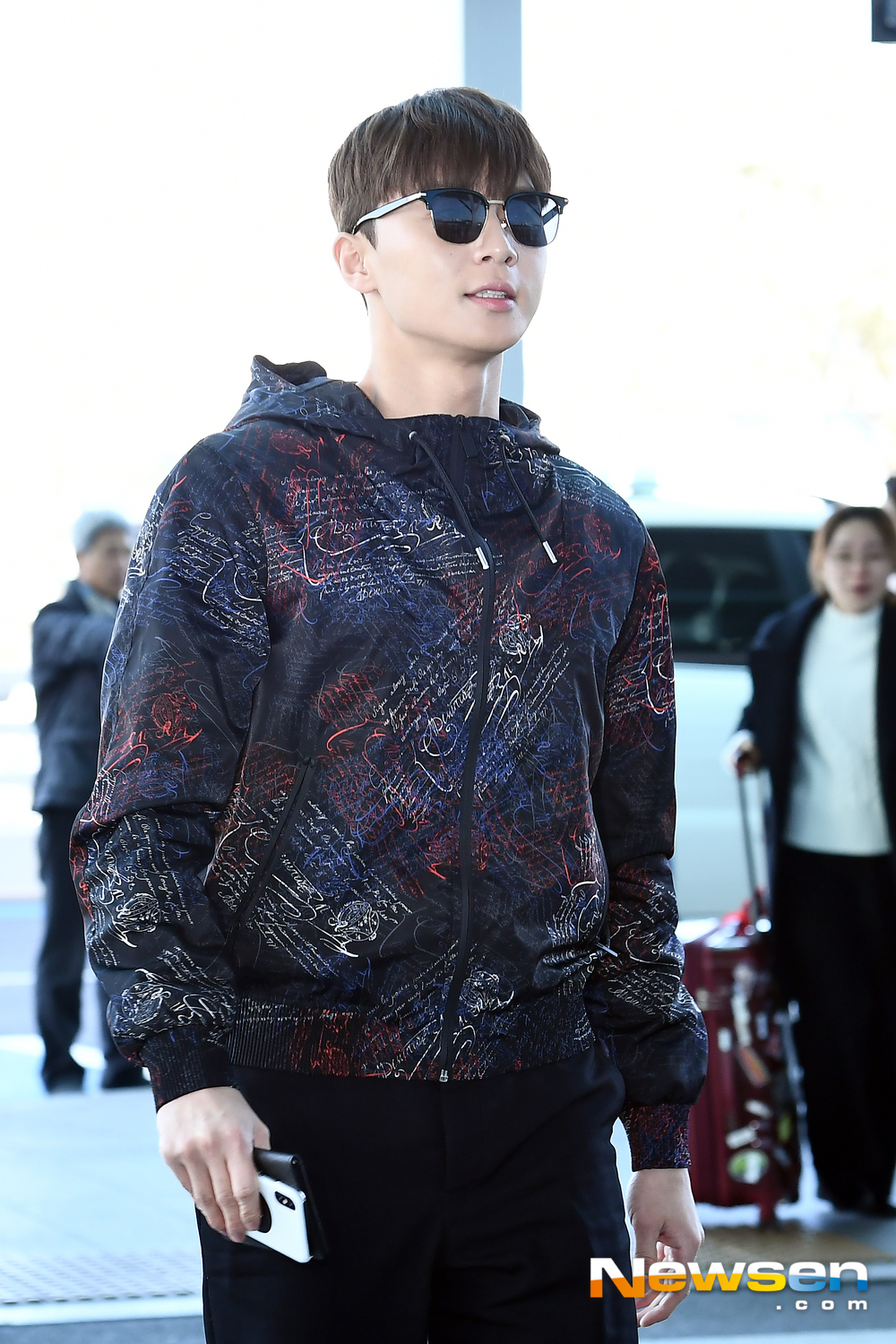 Actor Park Seo-joon left for London on February 7th at Incheon International Airport in Unseo-dong, Jung-gu, Incheon.Actor Park Seo-joon is leaving for London, England, showing off his airport fashion.exponential earthquake