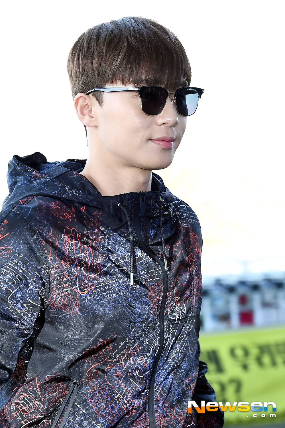 Actor Park Seo-joon left for London on February 7th at Incheon International Airport in Unseo-dong, Jung-gu, Incheon.Actor Park Seo-joon is leaving for London, England, showing off his airport fashion.exponential earthquake