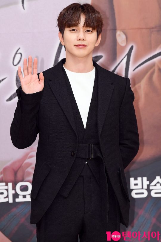 Actor Yoo Seung-ho signs exclusive contract with BS CompanyWe are very pleased and confident to be with Actor Yoo Seung-ho, a source at the BS Company said on August 8, The BS Company will generously support the young Seung-ho to meet with the public through good works.Yoo Seung-ho, who made his debut as a child actor in the drama Goshi Meat in 2000, imprinted his presence on the public through the 2002 movie Home.Since then, he has played various genres such as historical dramas, modern dramas, and Rocco, including dramas such as Taewangsa Shinki, Seondeok Queen, Study God, Desire Fire, Musa Baek Dongsoo, Monarch, Not Robot, Mind, 4th period reasoning, Blind, Chosun Magician, and Bongi Kim Sundal.The company, which has a new nesting of Yoo Seung-ho, belongs to Actor Kim Tae-hee, Seo In-guk, Han Chae-young and Ishian.Yoo Seung-ho will take a break after the end of the recent SBS monthly drama Revenge Returns and review his next film.