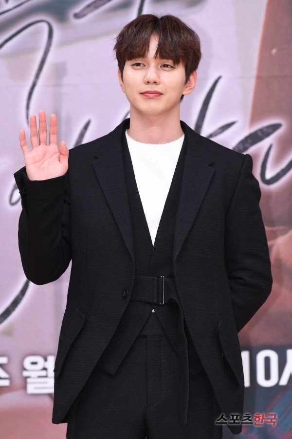 Actor Yoo Seung-ho signed an exclusive contract with the BS Company to eat Kim Tae-hee and Lee Si-eon.In 2019, we will begin a strong leap in our new home.Yoo Seung-ho, who is loved as a representative actor of Korea with his warm appearance, solid acting ability and unique soft charm, became a family member with the BS Company, which includes actors Kim Tae-hee, Seo In-kook, Han Chae-young and Lee Si-eon.Yoo Seung-ho, who debuted as a child actor in the 2000 drama Goshi Meat, strongly imprinted the three names on the public through the movie Home, which caused Baek Sook syndrome in All States in 2002.It showed the acting power and lovely charm that are not bound to the frame, and captivated the public at once.Since then, dramas such as Taewangsa Shinki, Seondeok King, God of Study, Flame of Desire, Musa Baekdongsu, Lord, Not Robot, Musa, Musa, Fourth period reasoning area, Blind, Chosun Magician, Bongi Kim Sundal From genre to genre, I have been showing my true value as an actor in various works regardless of age and genre.Yoo Seung-ho is especially showing a wonderful growth as an actor, not only adding depth to the work as the work continues, but also expecting the next work.The innocent smile that shook the All States is recognized as the best actor with acting ability and stardom, adding to the appearance of the trademark that melts the womans heart and the masculinity.Yoo Seung-ho, who has steadily built up his career as an actor with such steady work activities, will be more active with the BS Company.We are very pleased and confident to be with Yoo Seung-ho, who has both acting and starry, said a BS company official. We will generously support the BS Company to meet with the public through good works that can further enhance the charm of Yoo Seung-ho.I would like to ask for your interest and expectation for the move of Yoo Seung-ho, which will fly even more. Meanwhile, actor Yoo Seung-ho, who will make a new leap with the BS Company, will take a break after the end of the SBS monthly drama Revenge Returns and review his next work.