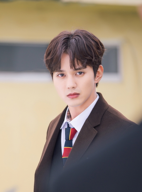 Yoo Seung-ho, who is loved by his warm appearance, solid acting ability and unique soft charm, continues to be more active as he becomes a family member with the BS Company, which belongs to Actor Kim Tae-hee, Seo In-kook, Han Chae-young and Lee Si-eon.Yoo Seung-ho, who made his debut as a child actor in the drama Goshi Meat in 2000, intensely imprinted the three names of the public through the movie Home, which caused Baek Sook syndrome in All States in 2002.It showed the acting power and lovely charm that are not bound to the frame, and captivated the public at once.Since then, dramas such as Taewangsa Shinki, Seondeok King, God of Study, Flame of Desire, Musa Baekdongsu, Lord, Not Robot, Musa, Musa, Fourth period reasoning area, Blind, Chosun Magician, Bongi Kim Sundal From genre to genre, it has been showing its true value as an actor in various works regardless of age and genre.Especially, delicate emotional acting that rings the heart is not only adding depth as the work is repeated, but also showing wonderful growth as an actor so that the next work is expected.The innocent smile that shook the All States is recognized as the best actor with acting ability and stardom, adding to the appearance of the trademark that melts the womans heart and masculinity.Yoo Seung-ho, who has steadily built up his career as an actor with such steady work activities, will be more active with the BS Company.We are very pleased and confident to be with Yoo Seung-ho, who has both acting and starryness, said a source at the BS Company on the 8th. The BS Company will generously support the public to meet with good works that will further enhance the appeal of Yoo Seung-ho.I would like to ask for your interest and expectation for the move of Yoo Seung-ho, which will fly further. Meanwhile, Actor Yoo Seung-ho, who will make a new leap with the BS Company, will take a break after the end of the SBS drama Revenge Returns and review the next work.