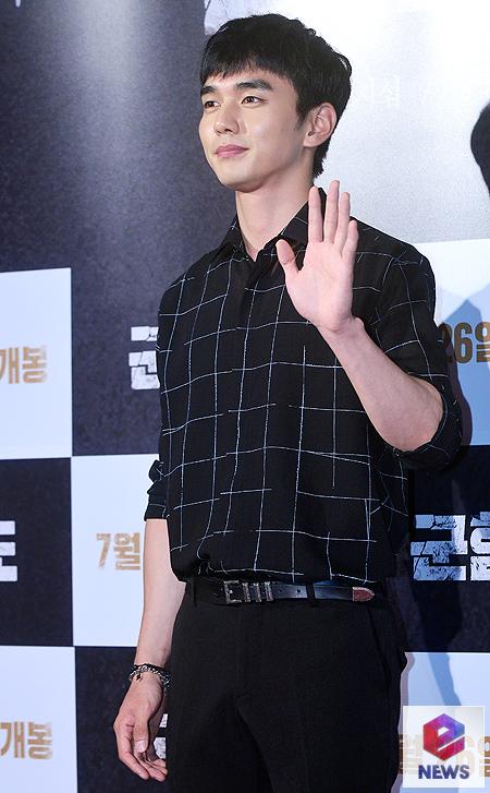 Actor Yoo Seung-ho became a member of Kim Tae-hee, Lee Si-eon and a family.Entertainment agency BIS Company recently announced that it has signed an exclusive contract with Yoo Seung-ho.I am delighted and confident to be with Yoo Seung-ho, who has both acting and starry, said BS Company. We will generously support you to meet with the public through good works that will make your charm more brilliant.The BS Company includes Kim Tae-hee, Seo In-kook, Han Chae-young, and Lee Si-eon.Yoo Seung-ho, who debuted as a child actor through the drama Goshi Meat in 2000, showed various works such as Taewangsa Shinki, Seondeok King, Musa Baekdongsu and Monarch.Yoo Seung-ho, who also appeared on SBS Revenge Returns recently, will take a break and review his next work.Photo: eNEWS DB