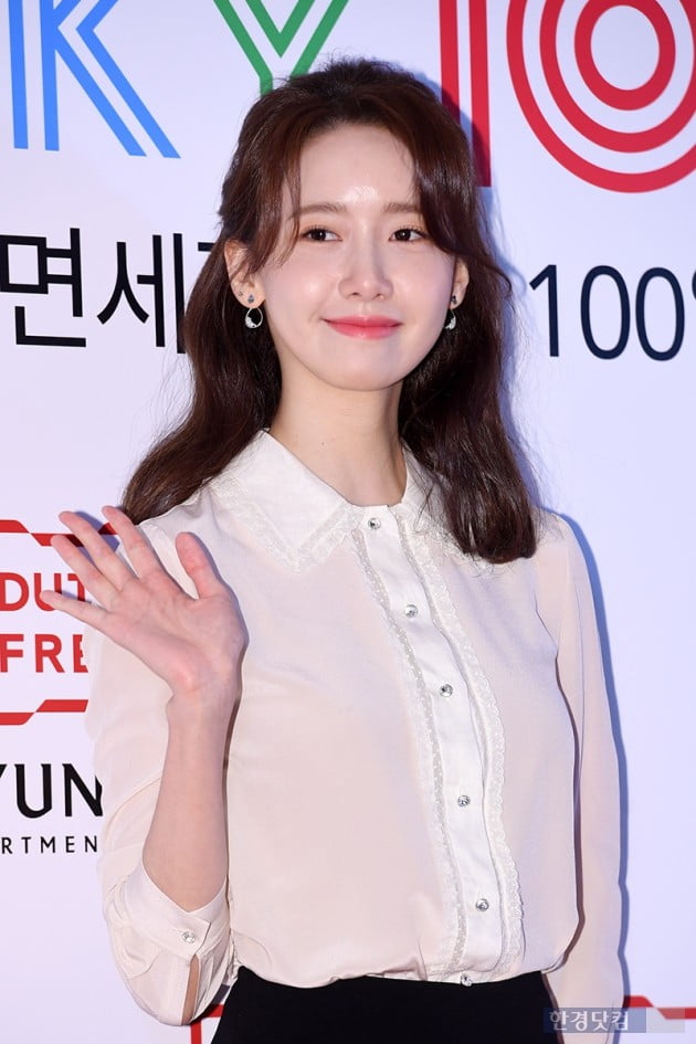 Singer and actor Im Yoon-ah attended the photo event commemorating the 100th anniversary of the opening of the duty free shop held at Hyundai Department Store Trade Center in Seoul, Korea on the 8th.