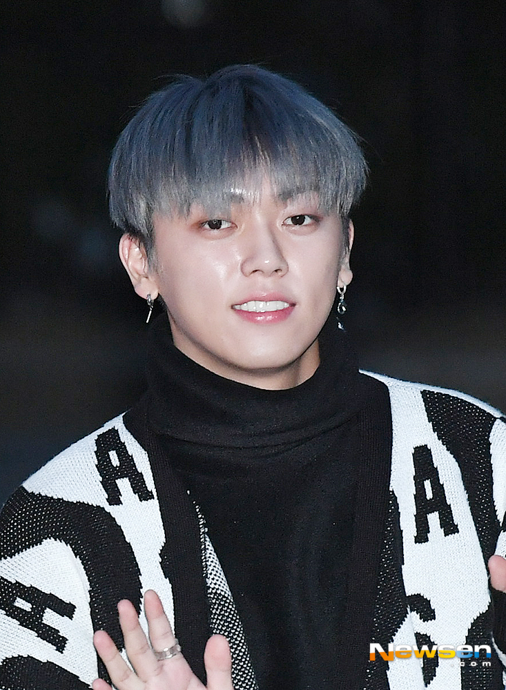 Singer ONF MK has a photo time ahead of the rehearsal of KBS 2TV Music Bank held at the public hall of KBS New Pavilion in Yeouido-dong, Yeongdeungpo-gu, Seoul on February 8th.useful stock