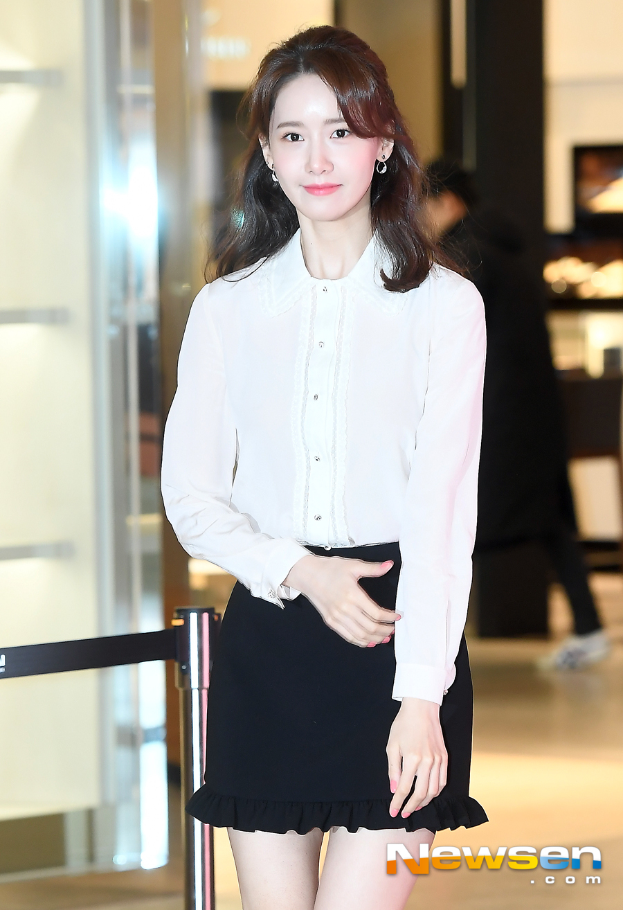Girls Generation Im Yoon-ah attended a photo wall event held at the Hyundai Department Store Duty Free Trade Center in Gangnam-gu, Seoul on February 8th.Girls Generation Im Yoon-ah poses on the day.Jung Yu-jin