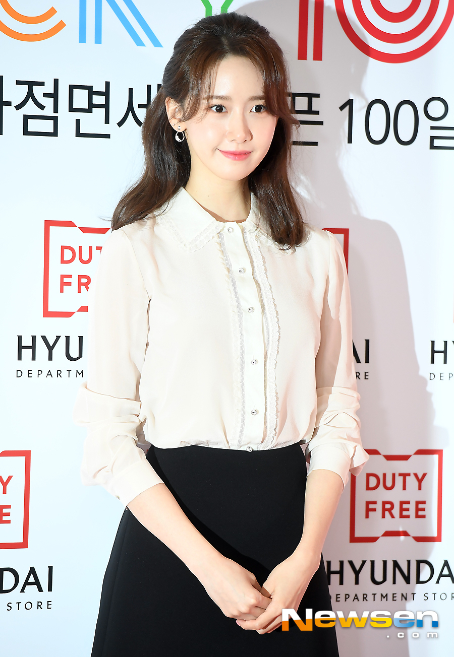 Girls Generation Im Yoon-ah attended a photo wall event held at the Hyundai Department Store Duty Free Trade Center in Gangnam-gu, Seoul on February 8th.Girls Generation Im Yoon-ah poses on the day.Jung Yu-jin