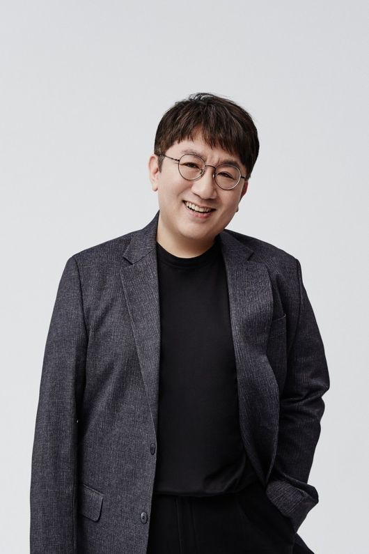 Bang Si-Hyuk, CEO of Big Hit Entertainment, was named New Power Generation.Billboard, a United States of America music media, released the New Power Generation (Meet Musics New Power Generation: 25 Top Innovators) as the next generation leader of the World music market and published an article on Bang Si-Hyuk.Billboard said, BTS, formed by composer and producer Bang Si-Hyuk, has emerged in Western popular music in 2018. FAKE LOVE ranked 10th on the first Billboard Hot 100 and ranked 111st in Social 50.Billboard also said that BTS was the first Korean artist to have two albums on the Billboard 200, and sold out the first stadium show at United States of America in an hour.We have not set up a special strategy to make it a world pop group, said Bang Si-Hyuk, CEO of Billboard. We work horizontally with BTS.I promised the members that their music should come out of the inner story. Bang Si-Hyuk was selected as the International Power Players by Billboard in May last year and was introduced as a leader in moving the former World music market.big hit entertainment offer