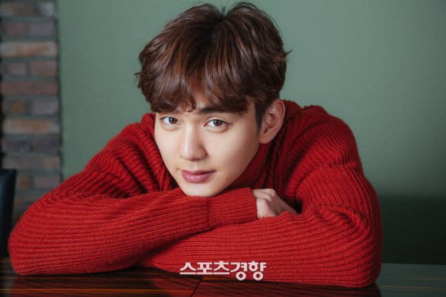 Actor Yoo Seung-ho has signed an exclusive contract with the BS Company.We are very pleased and confident to be with Yoo Seung-ho, who has both acting and starryness, said a source at the BS Company on the 8th. The BS Company will generously support the public to meet with good works that will further enhance the appeal of Yoo Seung-ho.I would like to ask for your interest and expectation for the move of Yoo Seung-ho, which will fly further. Yoo Seung-ho will continue to be more active as a family member with the BS Company, which includes Actor Kim Tae-hee, Seo In-kook, Han Chae-young and Lee Si-eon.Yoo Seung-ho, who made his debut as a child actor in the drama Gashi Meat in 2000, announced his name to the public through the 2002 movie Home.Since then, he has been active in various works, regardless of the age and genre, such as drama       , and movie     , historical drama, modern drama, romantic comedy and genre. ...Meanwhile, Yoo Seung-ho is taking a break after the end of the SBS drama Revenge Returns and is reviewing his next work.