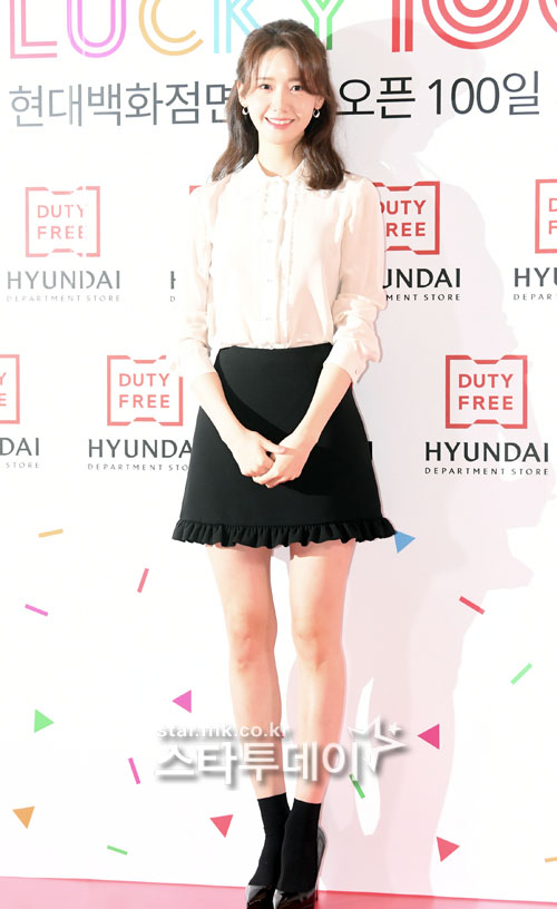 Actor and singer Im Yoon-ah poses at the opening 100th anniversary ceremony held at Hyundai Department Store duty free shop in Seoul, Korea on the 8th.