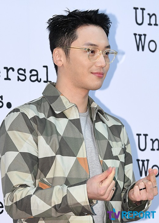 Actor Byun Yo-han attended a mens wear brand event held in Nonhyeon-dong, Gangnam-gu, Seoul on the afternoon of the 8th.