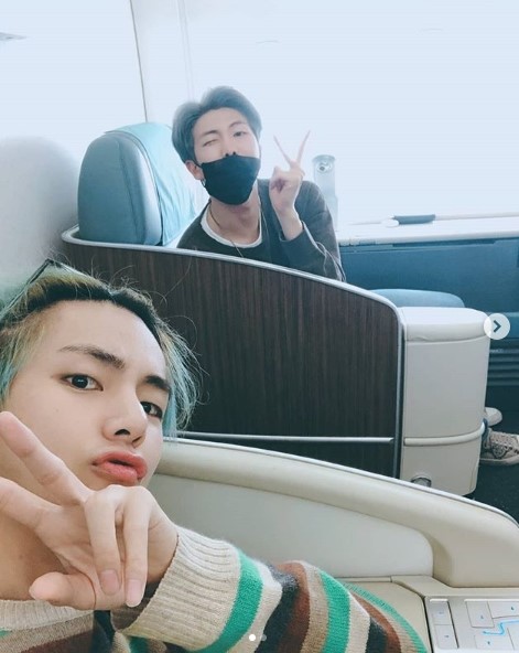 Grass charms.This charm is so BTS.Group BTS left for LA on the 9th day to attend the Grammy Awards.In this regard, BTS members took a departure ceremony photo taken on the plane through the official SNS of 9th day agency Big Hit EntertainmentI posted the article.BTS members in the public photos show off their natural charm by taking comfortable costumes and poses.It was natural that fans were united in charms like sesame.Members are required to take such a Celebratory photoLets Go!!, I will come, and Thank you for the gift I can not forget.Meanwhile, BTS will attend the 61st Grammy Awards on October 10 as a prize winner.Photo: Official Instagram of Big Hit Entertainment