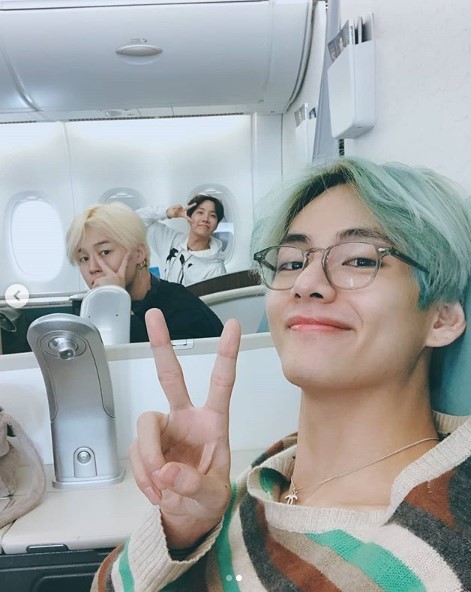 Grass charms.This charm is so BTS.Group BTS left for LA on the 9th day to attend the Grammy Awards.In this regard, BTS members took a departure ceremony photo taken on the plane through the official SNS of 9th day agency Big Hit EntertainmentI posted the article.BTS members in the public photos show off their natural charm by taking comfortable costumes and poses.It was natural that fans were united in charms like sesame.Members are required to take such a Celebratory photoLets Go!!, I will come, and Thank you for the gift I can not forget.Meanwhile, BTS will attend the 61st Grammy Awards on October 10 as a prize winner.Photo: Official Instagram of Big Hit Entertainment