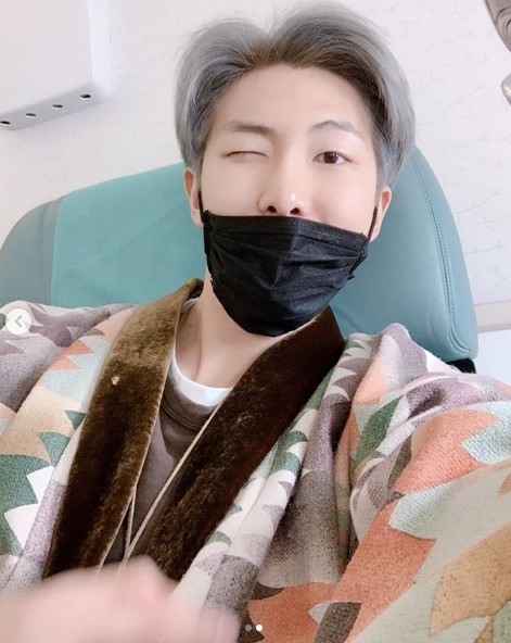 Grass charms.This charm is so BTS.Group BTS left for LA on the 9th day to attend the Grammy Awards.In this regard, BTS members took a departure ceremony photo taken on the plane through the official SNS of 9th day agency Big Hit EntertainmentI posted the article.BTS members in the public photos show off their natural charm by taking comfortable costumes and poses.It was natural that fans were united in charms like sesame.Members are required to take such a Celebratory photoLets Go!!, I will come, and Thank you for the gift I can not forget.Meanwhile, BTS will attend the 61st Grammy Awards on October 10 as a prize winner.Photo: Official Instagram of Big Hit Entertainment