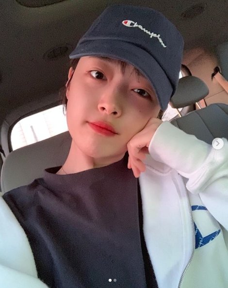 Sulli posted two photos on his SNS on the 9th, Kkk I am the champion of today. How are you in Korea? I have become very cold while I am not here... Be warm!In the photo, Sulli is staring at the camera in a car in a comfortable hat, and her beautiful beauty catches her eye.Another photo added a screen capture of an entry article entitled Sulli Todays Champion.The netizens who responded to the photos responded such as Surido be careful of cold, It looks good with hat, It is so beautiful and Champion Sulli.Meanwhile, Sulli arrived today after filming a magazine photo shoot.