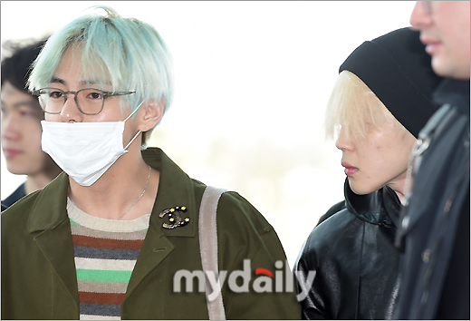 Group BTS (BTS) Bue (left) and Jimin left for the United States to attend the Grammy Awards via Incheon International Airport on the afternoon of the 9th.
