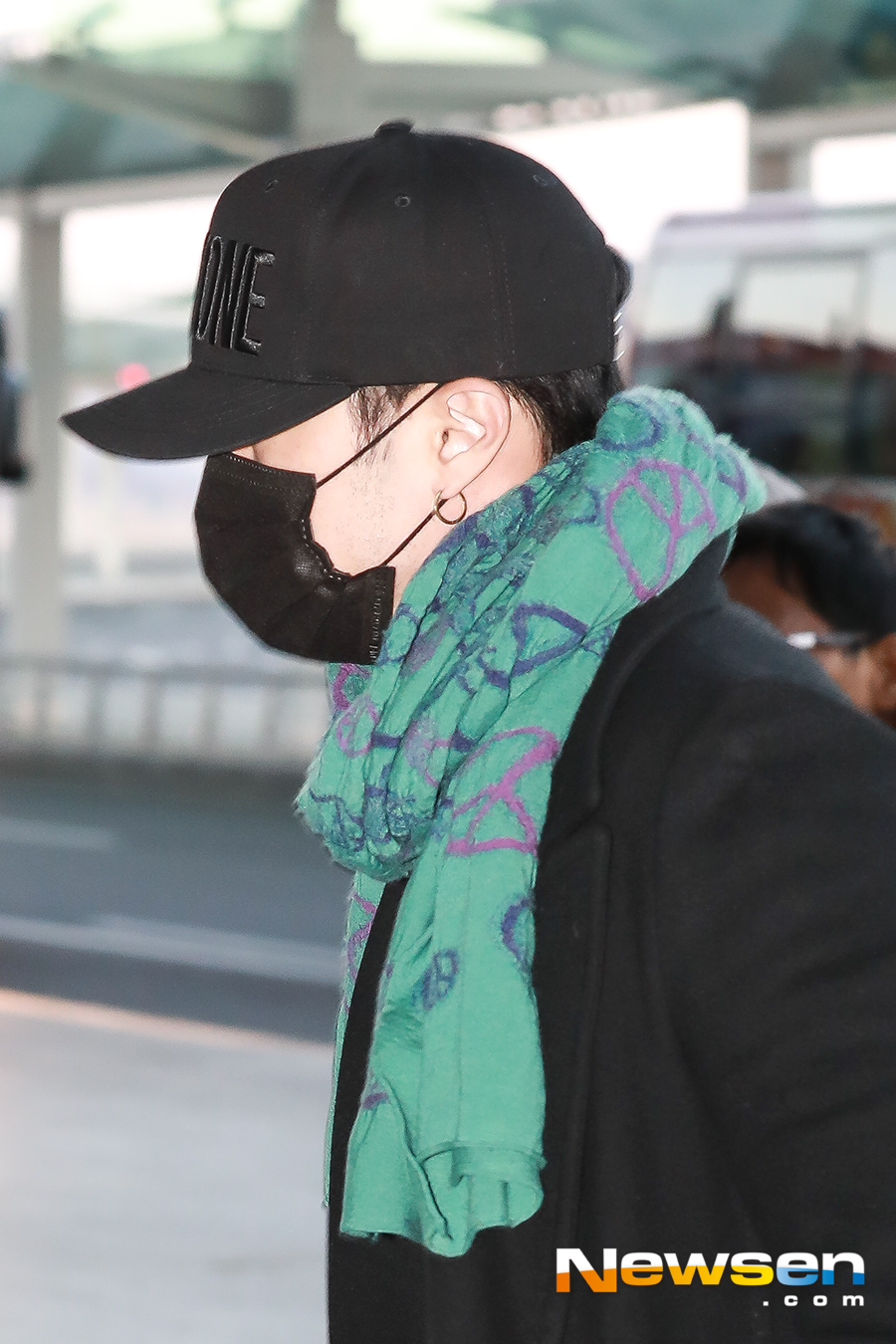 Actor So Ji-sub departed from Incheon International Airport on February 9th, after a schedule overseas for the 2019 So Ji-sub Asian fan meeting tour Hello in Taipei, Taiwan.#So Ji-sub #SoJisub #Incheon Airport #Airport Fashionkim ki-tae