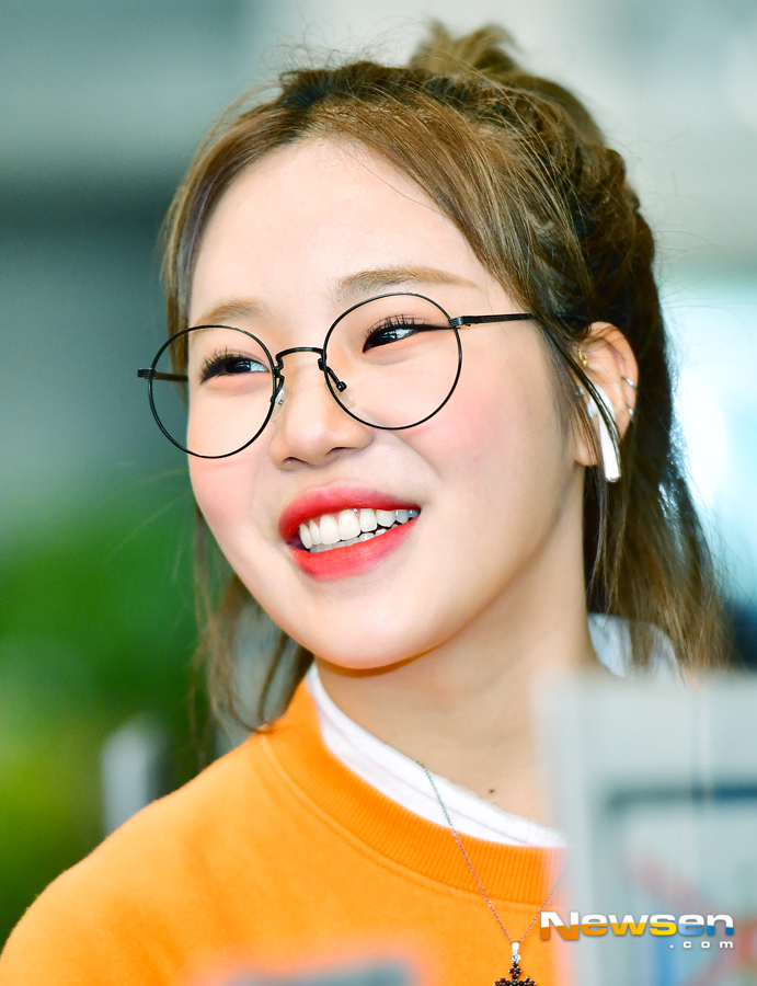 Momo Jui departed for Japan on the afternoon of February 10th, showing airport fashion through the Japan fan meeting car Gimpo International Airport.Jui is heading to the departure hall on the day.Jang Gyeong-ho